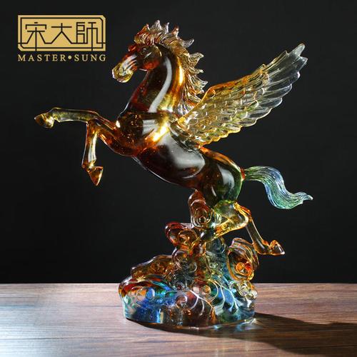 飞马骏业，圆梦腾达——宋大师吉物新款古法琉璃摆件赏析